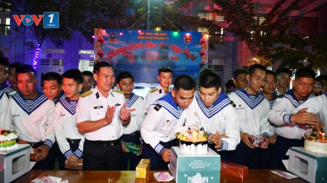 Sinh nhật ấm áp tình đồng đội