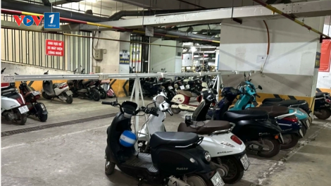 Thành phố hạn chế xe xăng, chung cư lại cấm xe điện - Người dân đi xe gì?