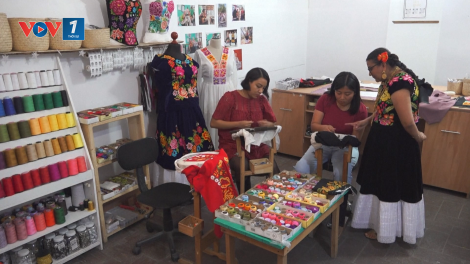 Nghệ thuật thêu truyền thống của Mexico tỏa sáng qua phong cách của Tổng thống Sheinbaum