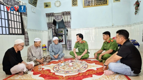 Người Chăm Châu Phong tin, yêu Đảng