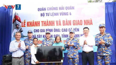 Vùng 4 Hải quân trao mái ấm nghĩa tình đầu tiên trong “Chiến dịch Quang Trung”