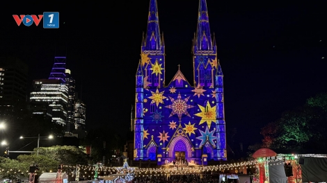 Australia: Đèn Giáng sinh thắp sáng nhà thờ St Mary’s Cathedral