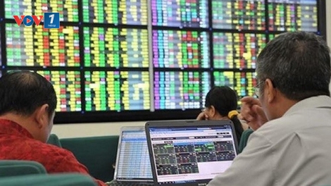 Phiên chứng khoán cuối tuần trước, hơn 660 mã giảm, VN-Index tiếp tục “bốc hơi” thêm hơn 52 điểm