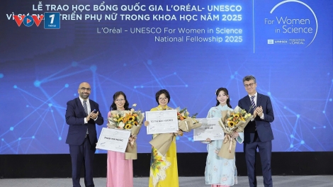 Trao học bổng L’Oréal-UNESCO Vì sự phát triển phụ nữ trong khoa học năm 2025 cho 3 nhà khoa học nữ