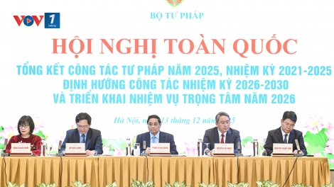 Thời sự 18h 13/12/2025: Chuyển từ "quản lý bằng pháp luật" sang "kiến tạo thể chế phát triển"