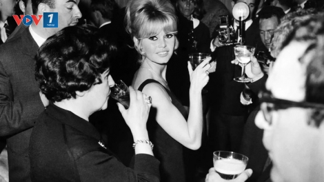 Người hâm mộ thế giới tiếc thương huyền thoại điện ảnh Pháp Brigitte Bardot