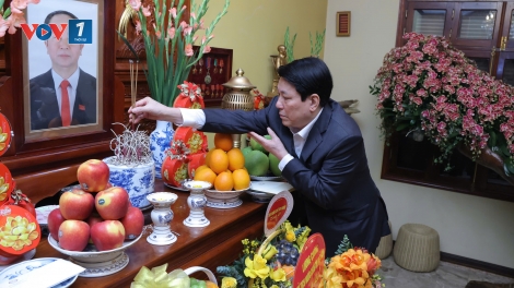 Chủ tịch nước Lương Cường thắp hương tưởng nhớ các đồng chí nguyên lãnh đạo Đảng, Nhà nước