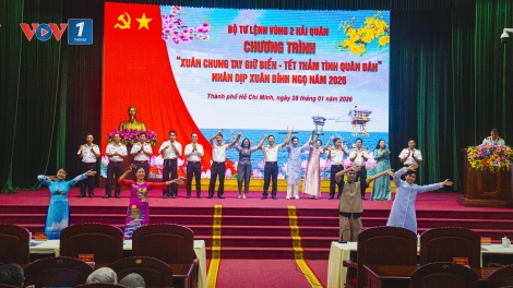 Ấm áp chương trình “Xuân chung tay giữ biển – Tết thắm tình quân dân” tại Vùng 2 Hải quân