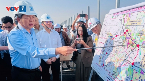 Lãnh đạo Bộ Xây dựng kiểm tra, đôn đốc tiến độ thi công tại các dự án giao thông trọng điểm phía Nam