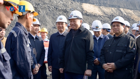 Tổng Bí thư Tô Lâm thăm chúc tết công nhân Ngành than tại Quảng Ninh