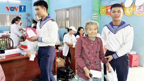 Gần 1.000 người dân xã Diên Điền được khám bệnh, tư vấn sức khoẻ và cấp phát thuốc miễn phí