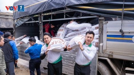 Cao Bằng: Trao tặng kinh phí, tạo sinh kế bền vững cho người dân nơi quê hương cội nguồn cách mạng