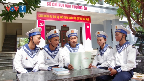 Từ đất liền đến Trường Sa vững tin dưới cờ Đảng