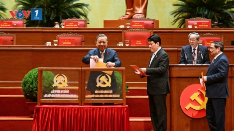Các đại biểu tham dự Đại hội bỏ phiếu bầu Ban Chấp hành Trung ương Đảng khóa XIV