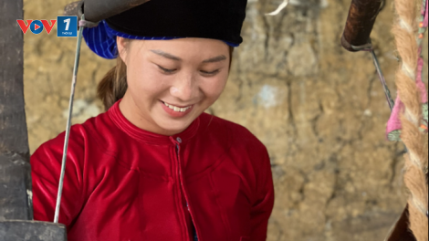 Cô gái vùng cao Vàng Thị Dế với hành trình mang vải lanh của người Mông ra thế giới