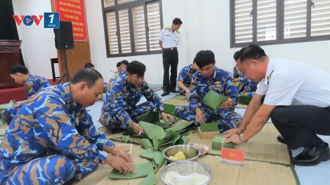 Lữ đoàn 171 Hải quân tổ chức Hội thi gói bánh chưng dịp Tết Bính Ngọ