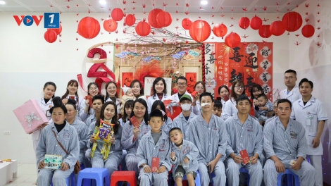 Gác lại mùa xuân riêng, giữ nhịp tim người bệnh