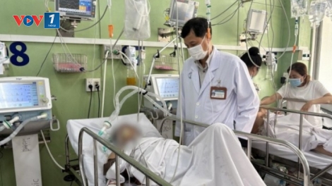Lo ngại ngộ độc rượu bia dịp cuối năm do các bữa liên hoan triền miên