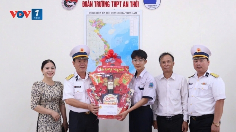 Lữ đoàn 127 tổ chức chương trình “Xuân chung tay giữ biển - Tết thắm tình quân dân”