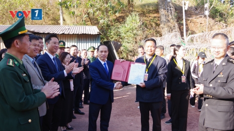    Cửa khẩu A Pa Chải chính thức thực hiện mua bán, trao đổi hàng hóa qua biên giới