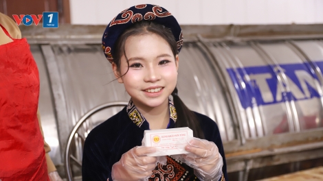 Cô bé 11 tuổi “số hoá” văn hoá quê hương