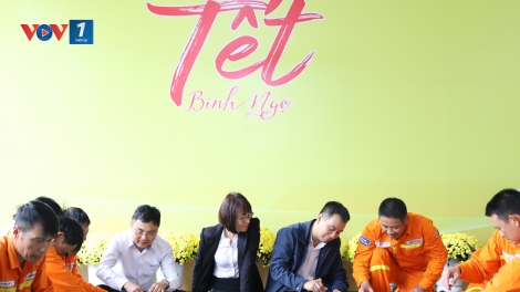 “Lính truyền tải” đón Tết sớm: Để dòng điện sáng đón xuân sang!