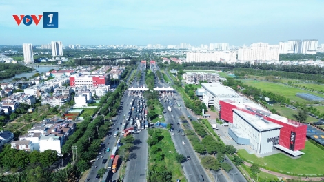 TP.HCM tính di dời trường học, bệnh viện khỏi nội thành