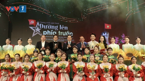 Bản hòa ca về niềm tin đất nước "Đường lên phía trước"