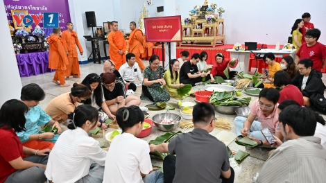 Tết Việt giữa lòng Bangkok, Thái Lan – Gói bánh chưng xanh, gửi gắm an lành