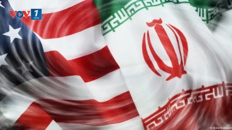 Iran hủy tập trận bắn đạn thật, Mỹ rút tàu khu trục khỏi Israel