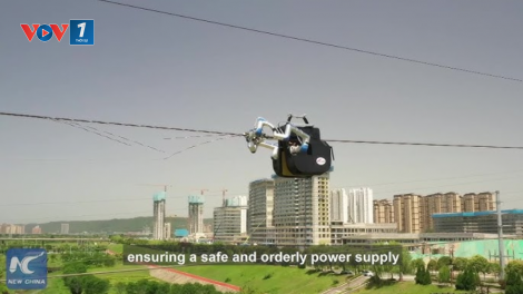 Trung Quốc - máy bay không người lái và robot phá băng trên đường điện cao thế