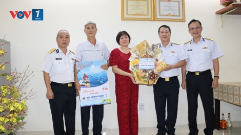 Học viện Hải quân mang Xuân yêu thương đến các gia đình chính sách, khó khăn