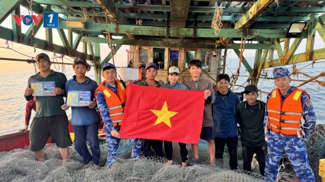 Tàu CSB 8003 nâng cao hiệu quả tuần tra, kiểm soát và tuyên truyền chống khai thác IUU