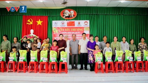 Cần Thơ: mang quà tết đến với các đối tượng yếu thế