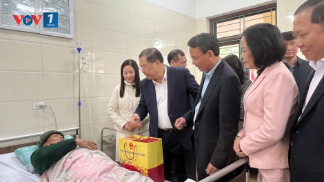 Ông Phạm Gia Túc thăm, tặng quà thương bệnh binh tại Trung tâm Điều dưỡng thương binh Duy Tiên