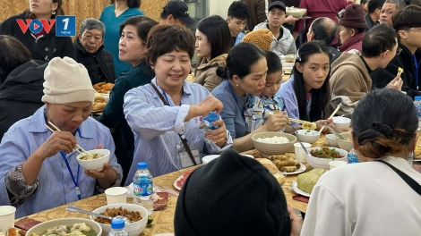 Hơn 1000 người bệnh quây quần cơm tất niên Bệnh viện K