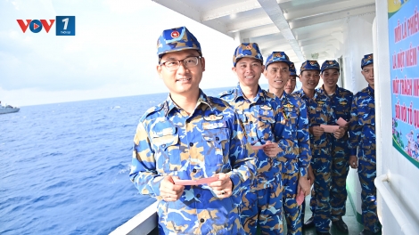 Vượt hàng nghìn hải lý đưa lá phiếu đến thềm lục địa phía Nam