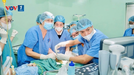 BV Sản Nhi Nghệ An tiếp tục phối hợp cùng chuyên gia quốc tế điều trị co cứng cơ cho trẻ bại não