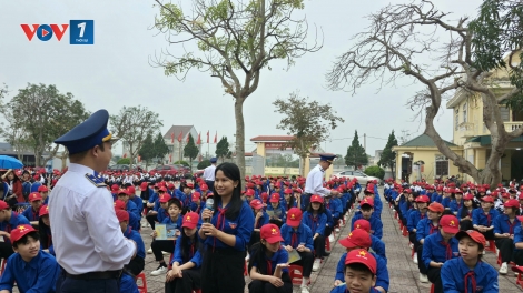 Hải đội 102 Cảnh sát biển tuyên truyền biển đảo cho hơn 1.000 giáo viên, học sinh