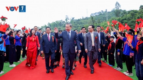 Phải xây dựng trường học gắn liền với xây dựng môi trường giáo dục hiện đại