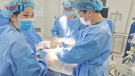 Cấp cứu thành công bệnh nhi 2 tuổi chấn thương sọ não nặng do ngã cầu thang