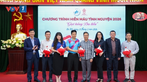 Khi các thầy thuốc hiến máu cứu người