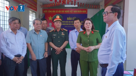 Phó Chủ tịch Quốc hội Trần Quang Phương kiểm tra công tác bầu cử tại Cần Thơ