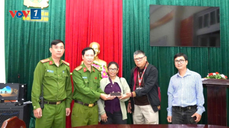 Huế: Bắt giữ đối tượng cướp giật, trả lại iPhone 15 cho du khách Mỹ