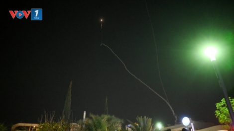 Chiến sự Trung Đông: Iran phóng hơn 300 tên lửa đạn đạo vào Israel