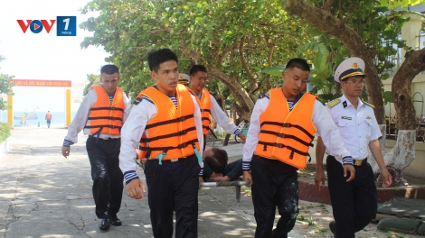 Đảo Song Tử Tây – Đặc khu Trường Sa cấp cứu kịp thời ngư dân bị giảm áp