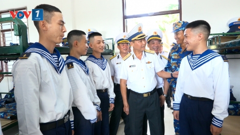 Tư lệnh Vùng 4 Hải quân kiểm tra công tác tiếp nhận và huấn luyện chiến sĩ mới