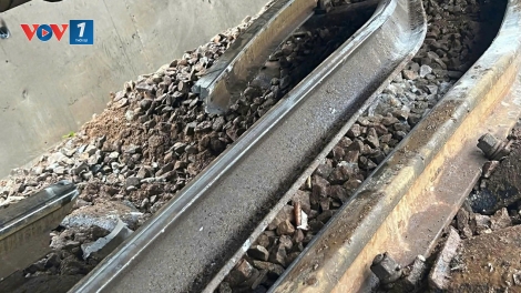 Tàu hỏa trật bánh trên đèo Hải Vân, thành phố Đà Nẵng