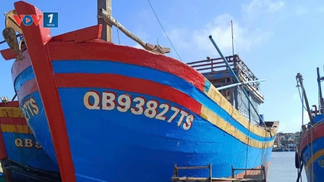 Tàu cá Quảng Trị cùng 2 ngư dân mất liên lạc trên biển