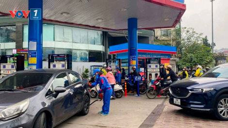 Người dân tìm cách thích ứng khi giá xăng, dầu, gas đồng loạt tăng mạnh